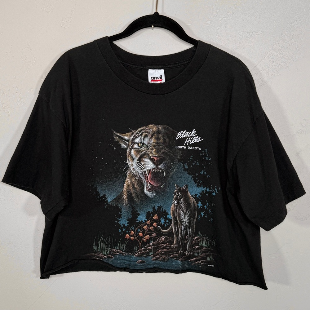 Vintage Black Hills South Dakota Cougar Mountain Lion Cropped Graphic Tee